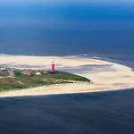 בית נופש On Texel With Conservatory